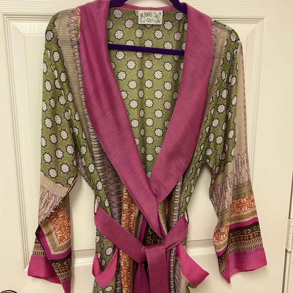 One Hundred Stars brand Lightweight Robe